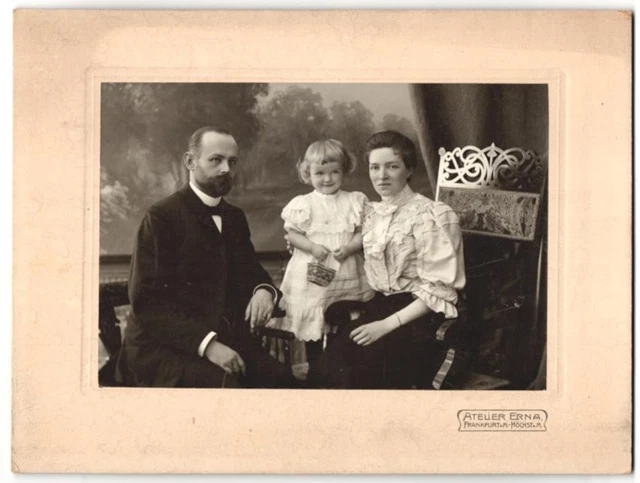 Fotografie Atelier Erna, Frankfurt / Main, junges Paar mit niedlicher Tochter
