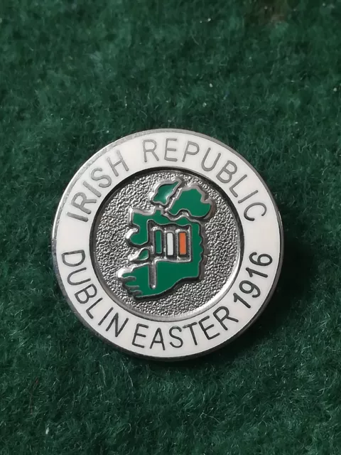 Irish Republic Dublin Easter 1916 Badge.