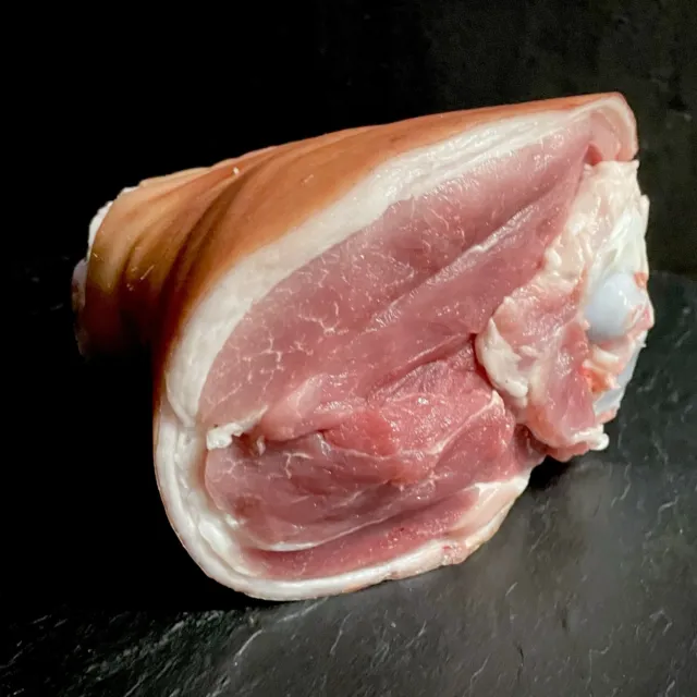 Schweinshaxe vom Pietrainschwein, Grillhaxe mit Schwarte, Eisbein (EUR 18.85 / k