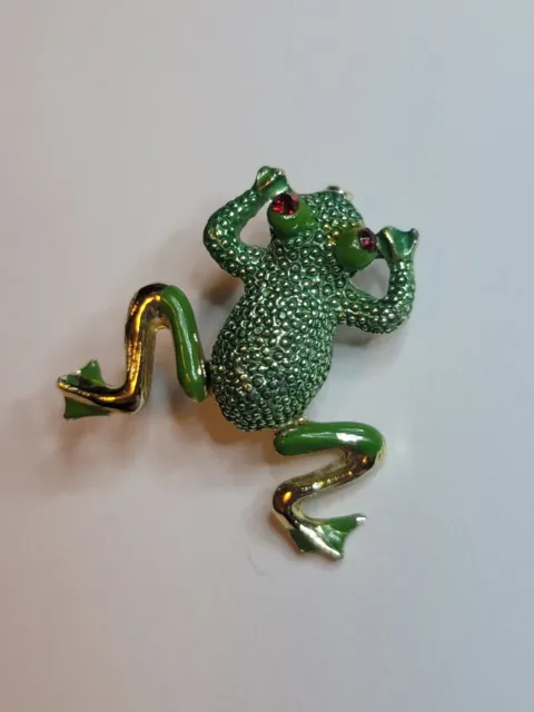 Vintage 1960S Metal Green Frog with moving legs and red crystal eyes Pin Brooch 