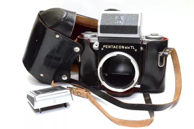 Fotocamera analogica Pentacon Six TL con accessori