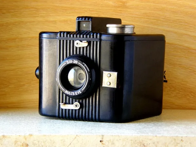 Ancien appareil photo Kodak "Six-20 bull's eye"