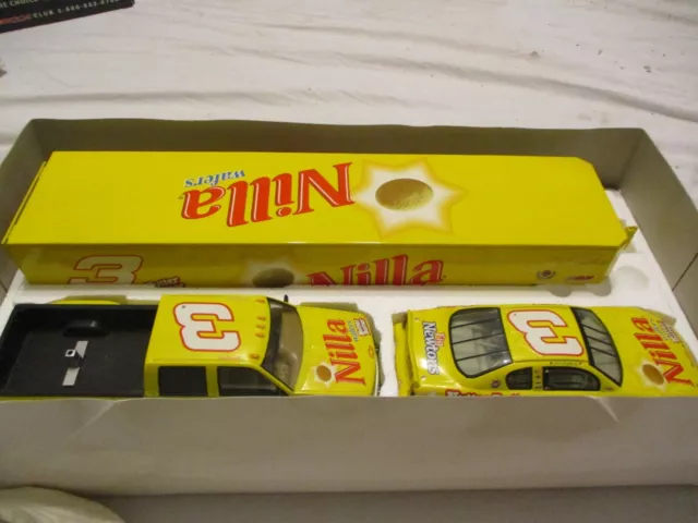 Brookfield 1/24 Dale Earnhardt Jr Nilla Wafers Crew Cab Hauler And Car