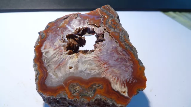 Candy Geode aus Mexiko 8x7x3cm und 191 g schwer, mit wunderschönen Strukturen.