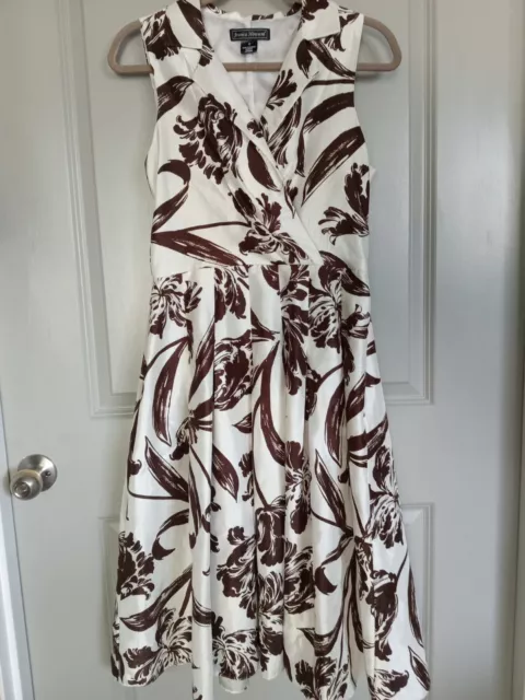 Jessica Howard Women's Collared Brown Floral V-Neck Dress Size: 8