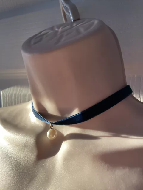 Forever 21 Blue Velvet Faux Pearl Choker Necklace 3