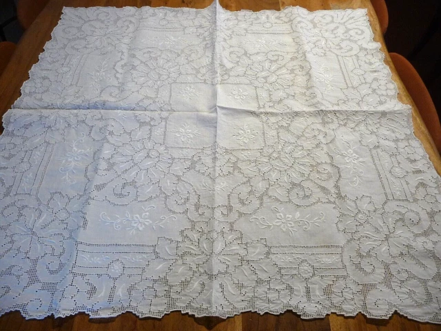 NAPPERON BRODE MAIN GROS VENISE BLANC 25 cm x 33 cm