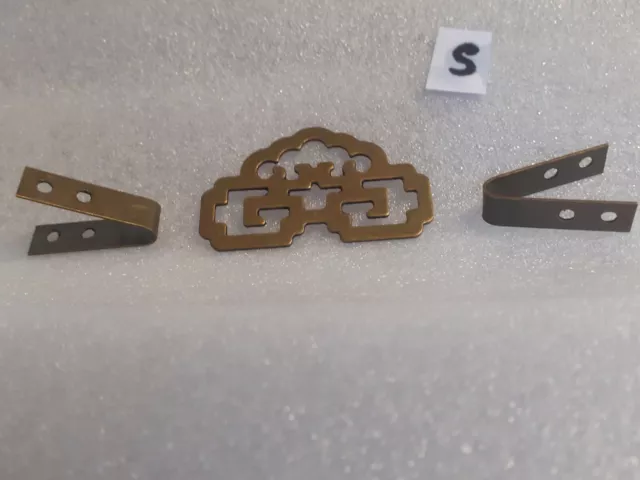 1 pc small Chinese picture picture hanger, in Antique brass, complete with screw