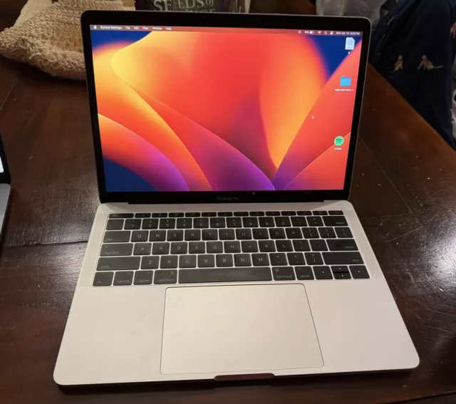 Apple MacBook Pro 13" (256GB SSD, 2017, Intel Core i5-7360U, 2.30 GHz, 8GB)