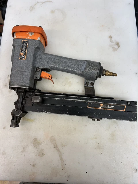 Paslode Pneumatic Air Nail Gun / Nailer 402701 Tested W/Air Compressor Excellent Paslode Pneumatic Air Nail Gun / Nailer 402701 Tested W/Air Compressor Excellent