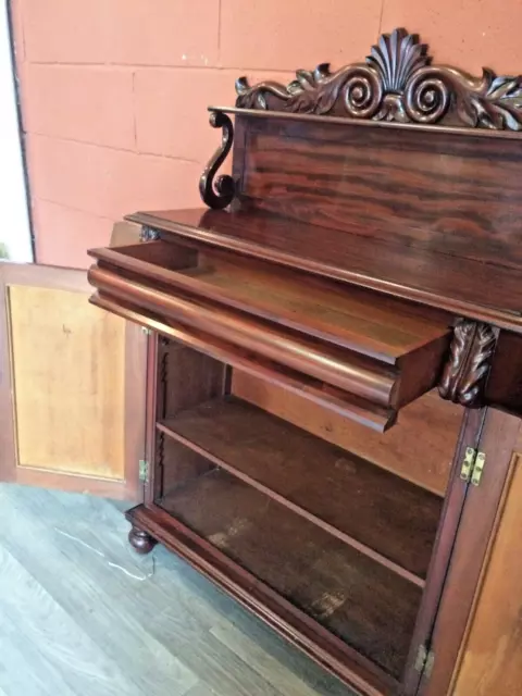 A very small quality early Victorian mahogany chiffonier/sideboard circa 1840 3