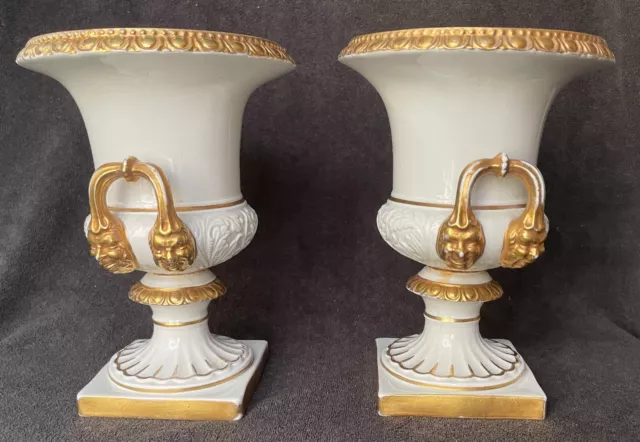 Paire vases Medicis XIXe Porcelaine Paris blanche & dorée