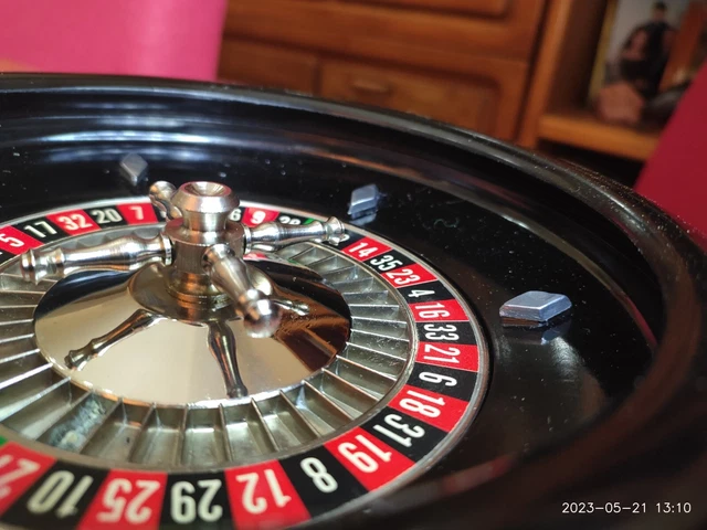 1940s Rottgames Roulette set w/ Bakelite wheel chrome diamonds Ivorine ball felt