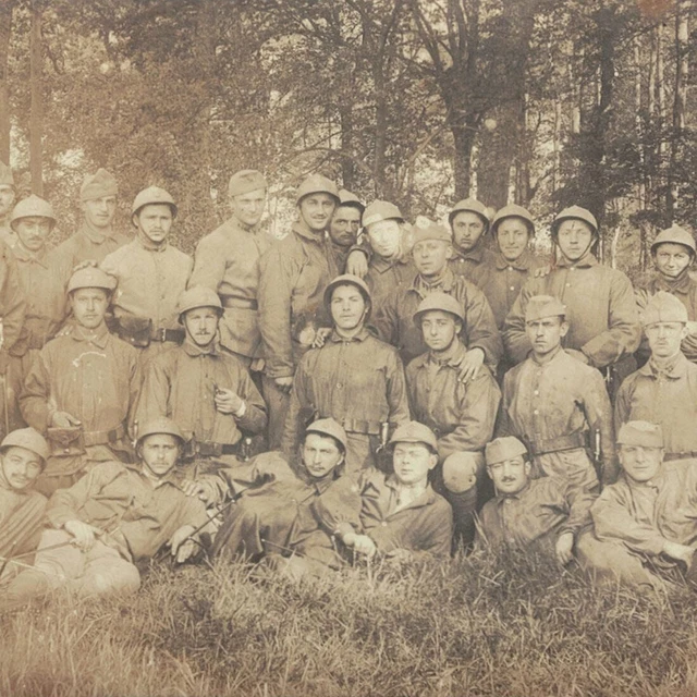 Cpa Carte Photo militaire du 22ème RI régiment d'infanterie de ligne de Sathonay
