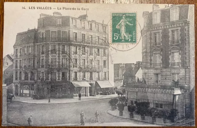 Carte Postale Ancienne. Les Vallées , La Place De La Gare (Cpa 5)