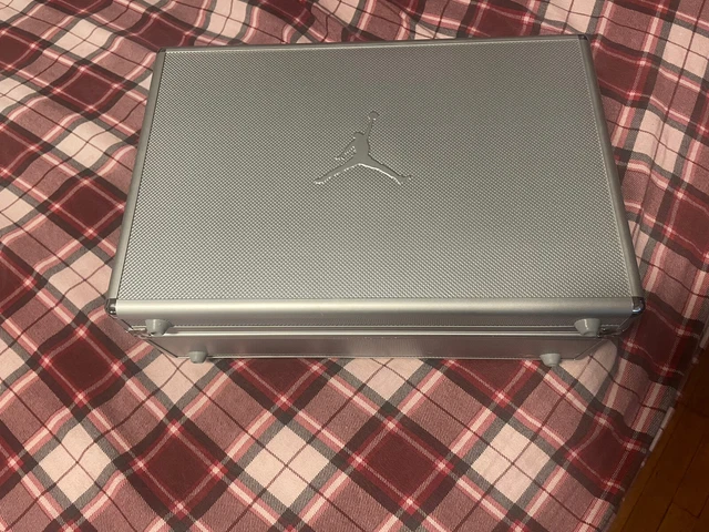 Jordan 17 OG College Blue 2002 Silver Briefcase + CD only