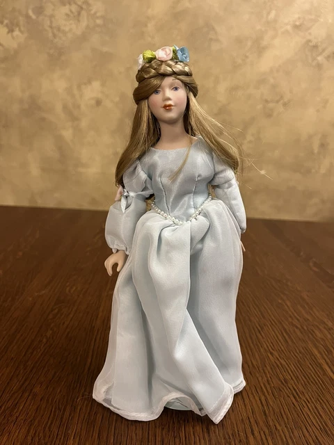 Vintage 1984 CINDERELLA Avon Fairy Tale collection 9” Porcelain Doll With Stand