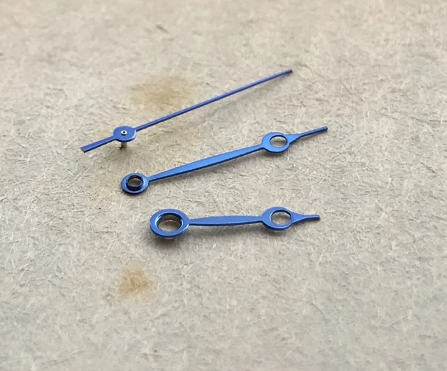 Paire D'aiguilles De Montre Peintes - Bleues Et Rouges, Neuf Sans étiquette, Pour Réparation Ou Customisation