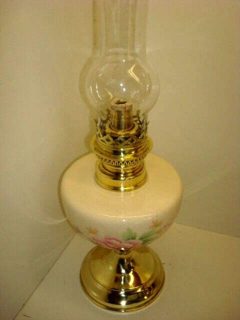UNE PURE BEAUTE CETTE SOMPTUEUSE LAMPE à PÉTROLE TOTALEMENT RESTAUREE / NETTOYEE 4