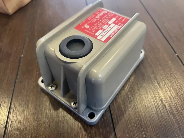 Robertshaw Vibraswitch Model 366-A8 Malfunction Detector in Original Box