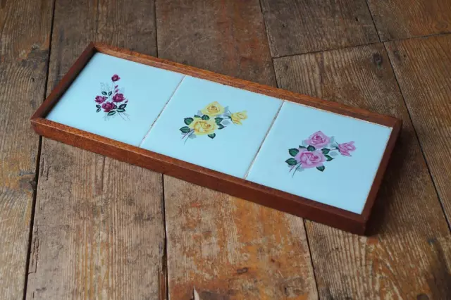 Bandeja de trípode de azulejos florales vintage