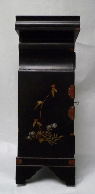 Cabinet en bois laqué richement décoré, Japon, période Meiji XIXème 4