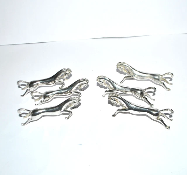 DOUZE PORTE-COUTEAUX En Métal Argenté Représentant Des Animaux Stylises Dans Le Gout De Benjamin Rabier 655240fbd4d72 Full 25116500 1699889404