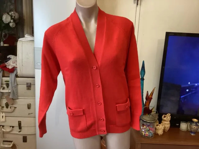 Genuine vintage 60’s 70’s FLAIR FITWEAR pure wool red knit cardigan size 14