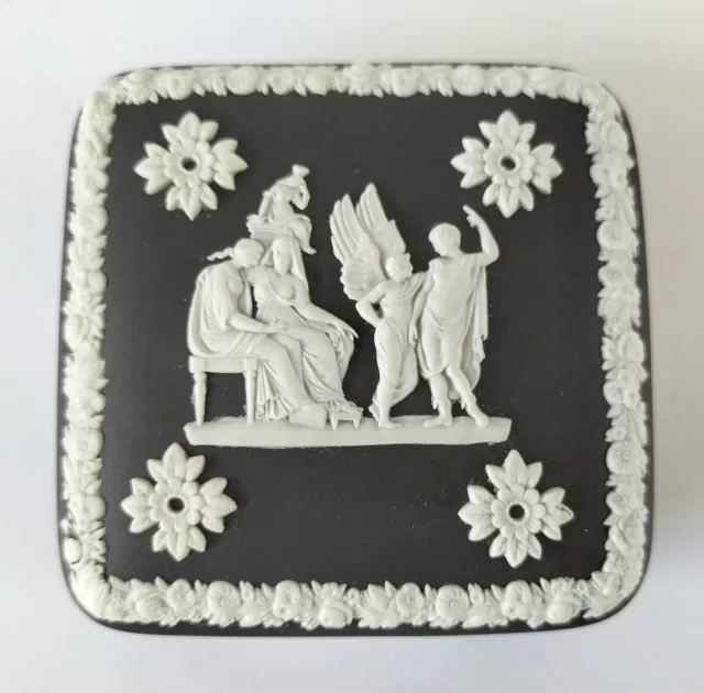 Wedgwood Schwarz Jasperware Quadratisch Schmuckkästchen Icarus Und Daedalus