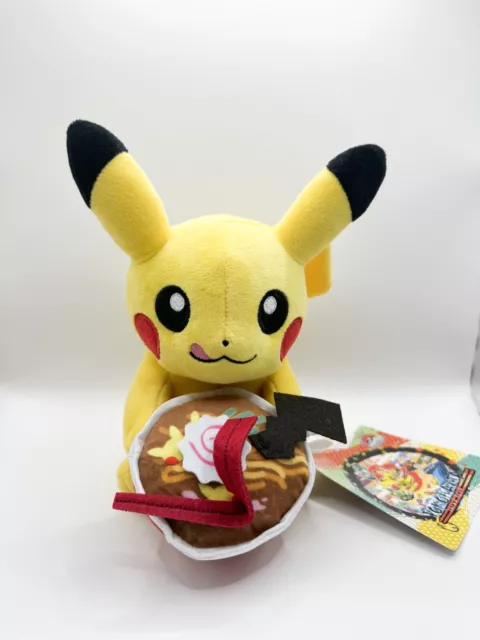 Peluche Pikachu Team Magma - N°1 Peluche Pokemon Officielle