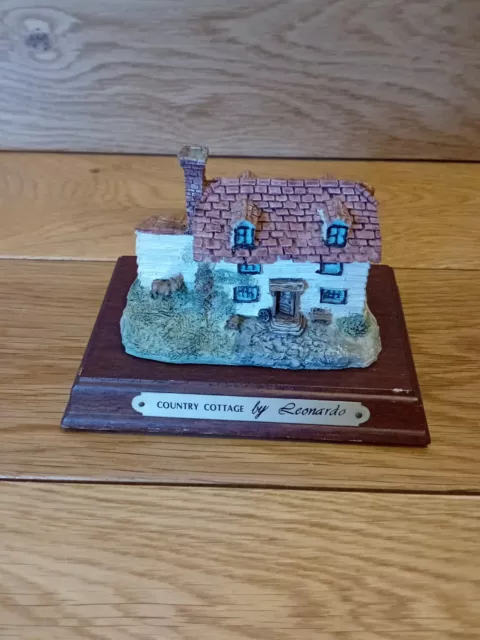 Leonardo Collection Country Cottage On Plinth Gift