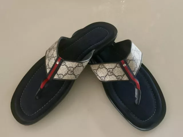 Men’s Rare, Gucci Navy Supreme Thongs, sandals. Gucci 8