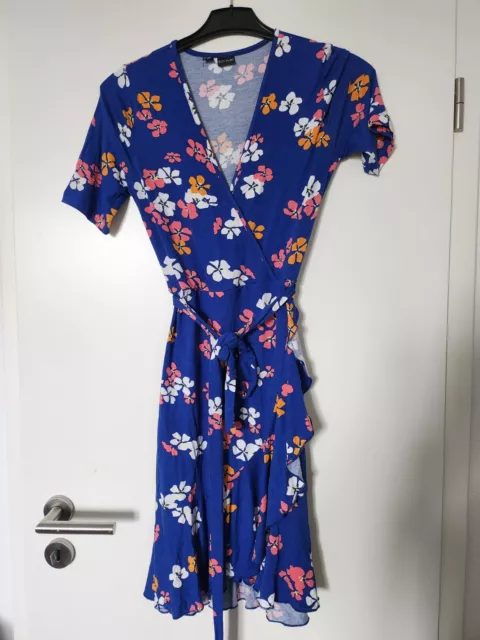 Schönes bedrucktes Kleid mit Blumenprint