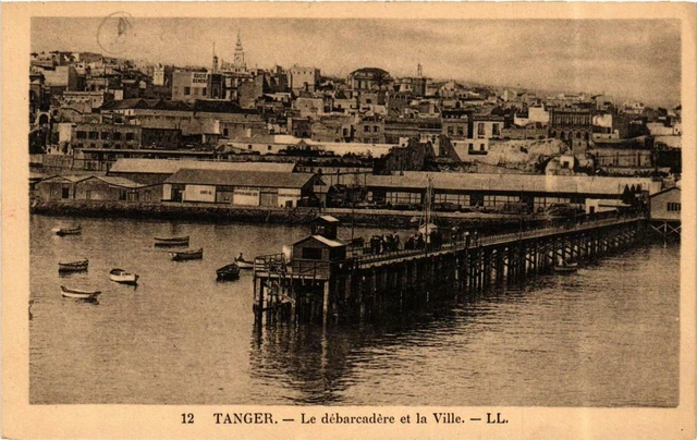 CPA AK TANGER Le debarcadére et la Ville MAROC (720035)