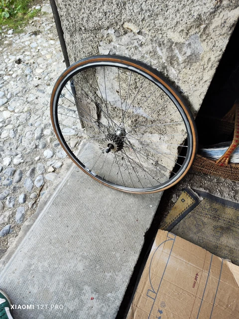 Le guide ultime des jantes de vélo avec et sans crochet - différences Le guide ultime des jantes de vélo avec et sans crochet - différences