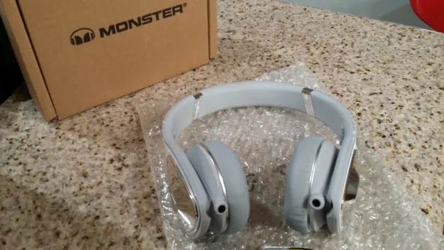 Monster  by dr Dre DNA wired one ear Headphone Silver