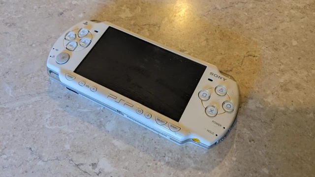 Sony PSP 2000 Ceramic White Handheld System retro working tested