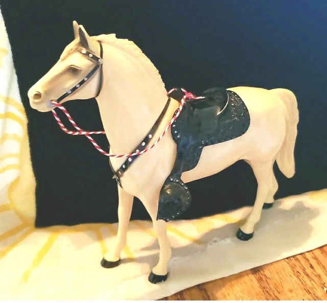 Vintage 1950s Hartland White Walking Chubby. Saddle Fits The Hartland Riders