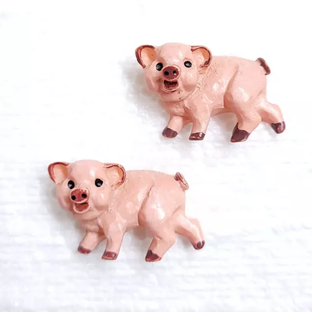 2 JHB Realistic Pig Buttons 25mm Shank Piggy Wiggly Novelty Sewing Art DIY Craft