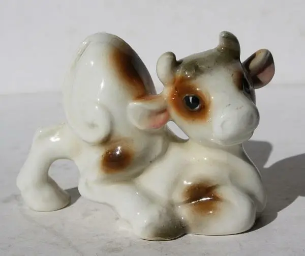 Cow Bull Figurine Sitting Cartoon Ceramic Porcelain Hand Painted Made in Japan -