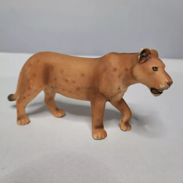 Schleich LIONESS Female Lion African Animal Figure 2006