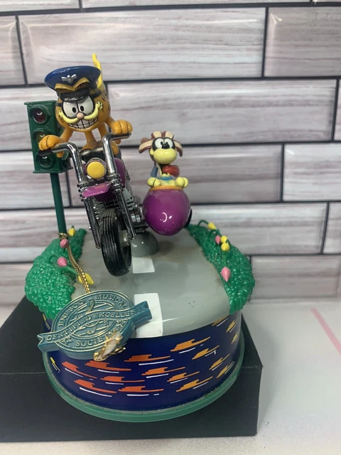 Vintage GarField And Odie Enesco Movement Music Box “Born To Be Wild” So cute! Vintage GarField And Odie Enesco Movement Music Box “Born To Be Wild” So cute!