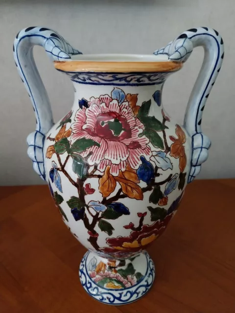 Vase balustre en faïence de Gien à deux anses modèle Pivoine Xxe s