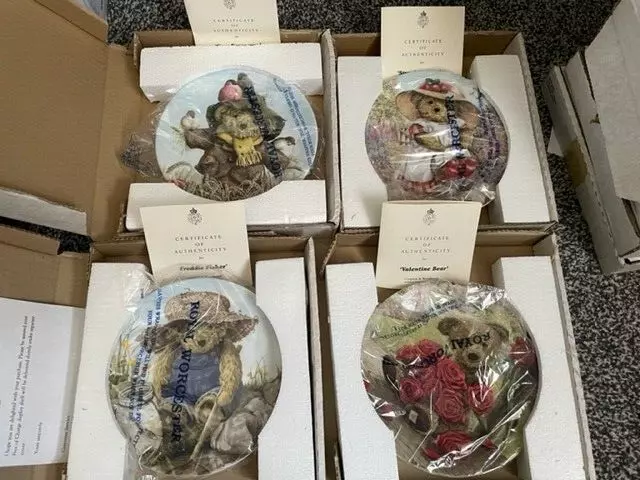 Compton & Woodhouse, Royal Worcester 'World Of Bears', Set Of 12 Plates - New