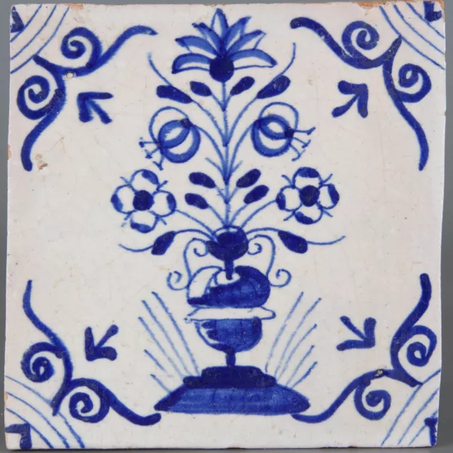 Nice Dutch Delft Blue tile, flowerpot, first half 17th. century.