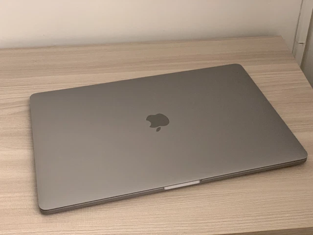 Apple MacBook Pro 15.4" 512GB SSD, Intel Core i7 8a Gen.  2,6 GHz, 16GB RAM 3