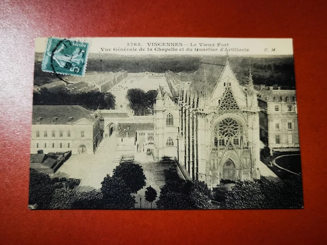 CPA 94 VINCENNES - Le Vieux Fort, Vue de la Chapelle et du Quartier d'Artillerie