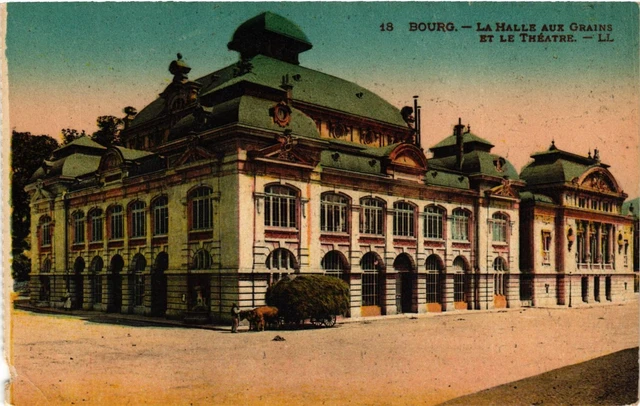 CPA AK BOURG La Halle aux Grains et le Theatre (382199)
