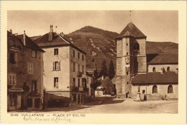 CPA VUILLAFANS Place et Eglise (1115484)