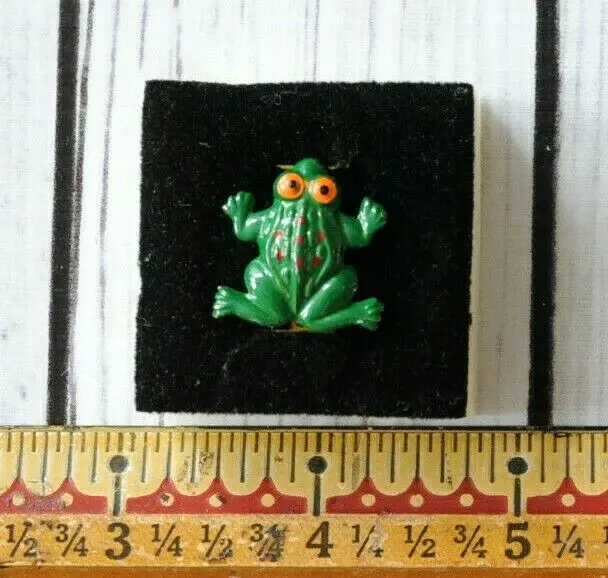 vintage cute frog pin brooch animal detailed green spotted